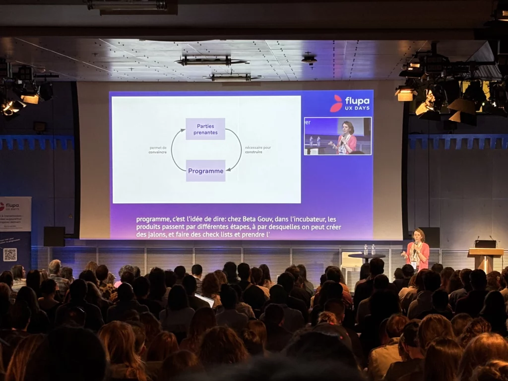 une photo de la conférence où on voit Anne-Sophie Tranchet présenter